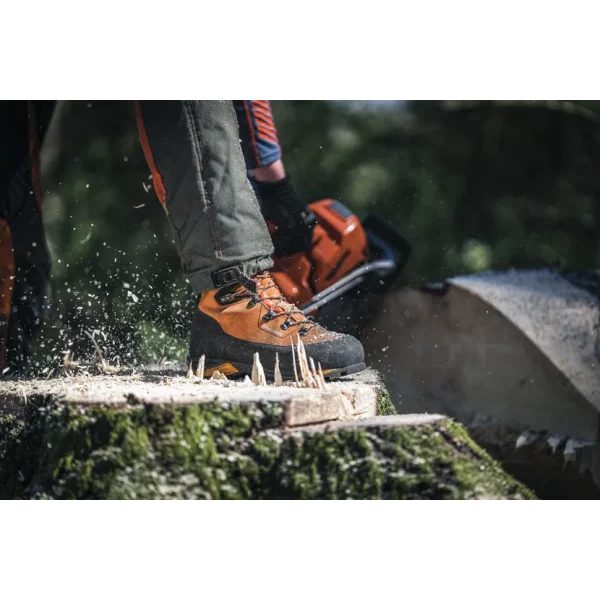 Scarpone antitaglio Husqvarna Technical